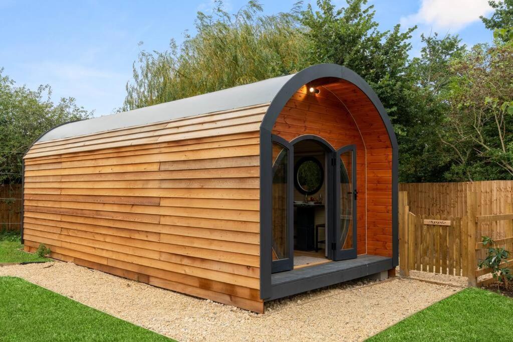 Apple - Luxury Cabin In The Cotswolds Villa Alderton  Екстериор снимка