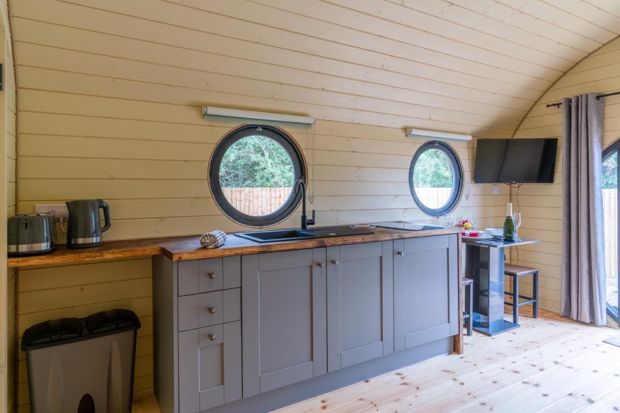 Apple - Luxury Cabin In The Cotswolds Villa Alderton  Екстериор снимка