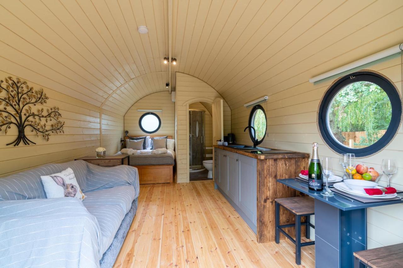 Apple - Luxury Cabin In The Cotswolds Villa Alderton  Екстериор снимка
