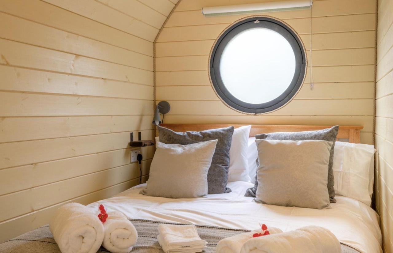Apple - Luxury Cabin In The Cotswolds Villa Alderton  Екстериор снимка